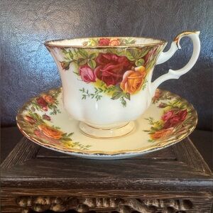 Royal Albert  “Old Country Roses” Teacup & Saucer.